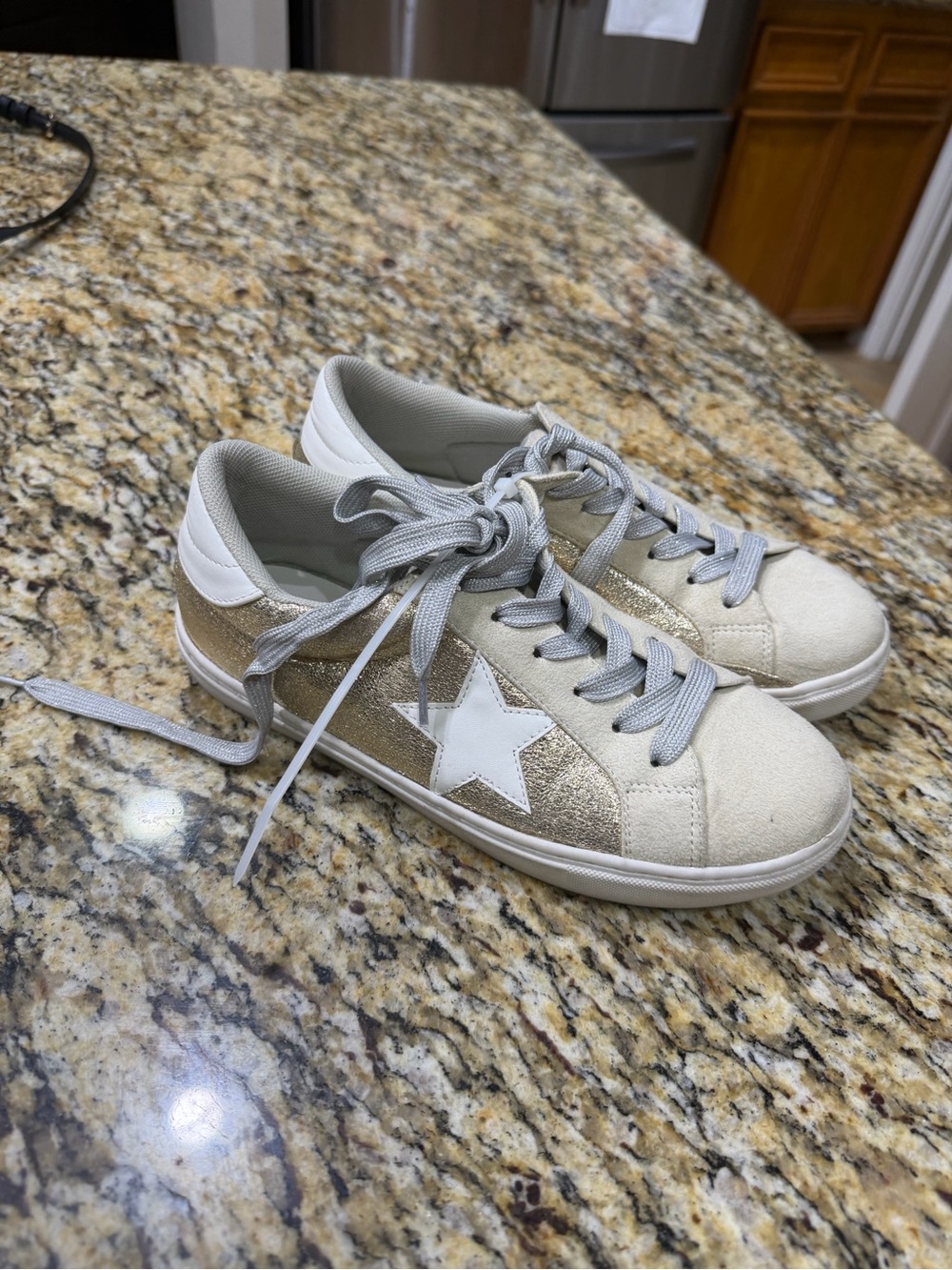 Metallic Lace Up‎ Low Top Star Sneakers-Gold